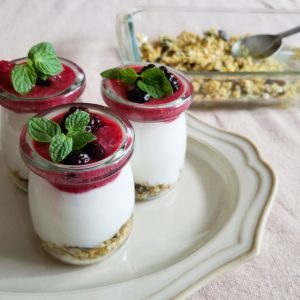 グラノーラ入りヨーグルト